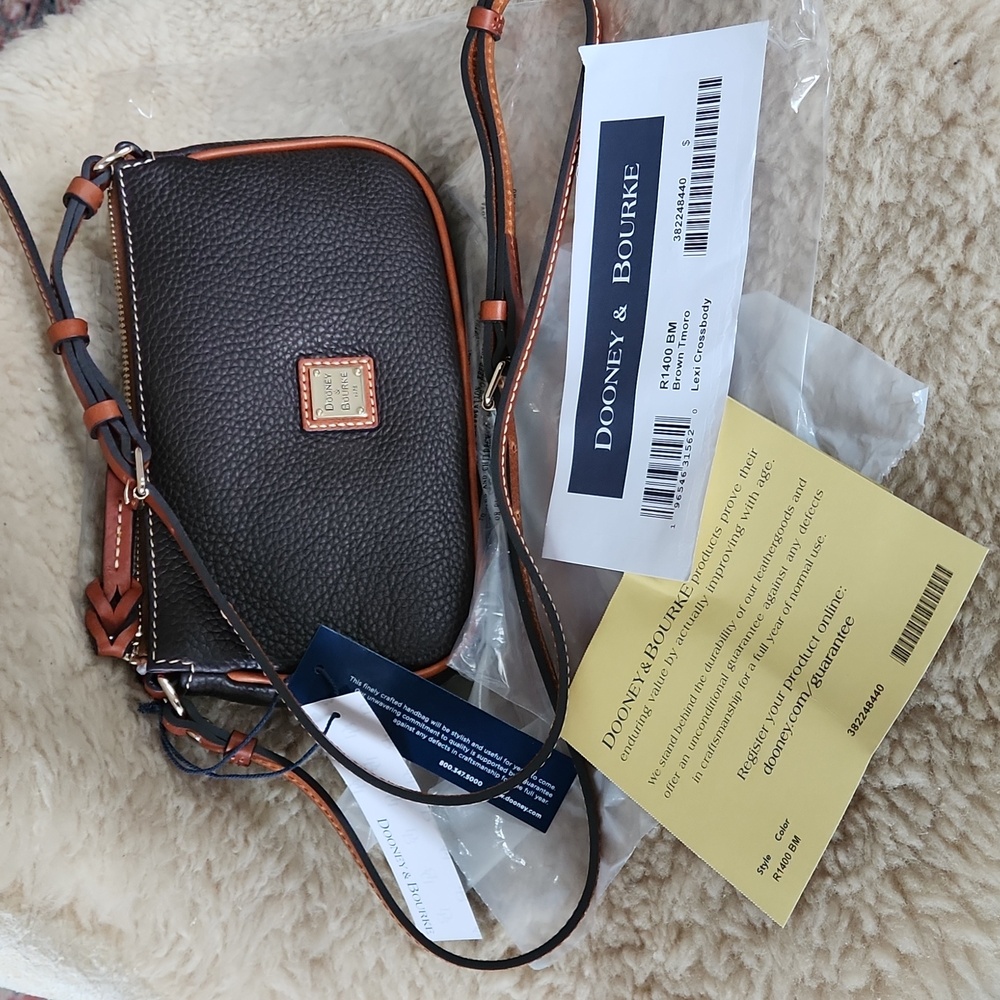 NWT Dooney & Bourke Brown Tmoro Pebbled Leather Lexi Crossbody Bag 🤎🎁🍫